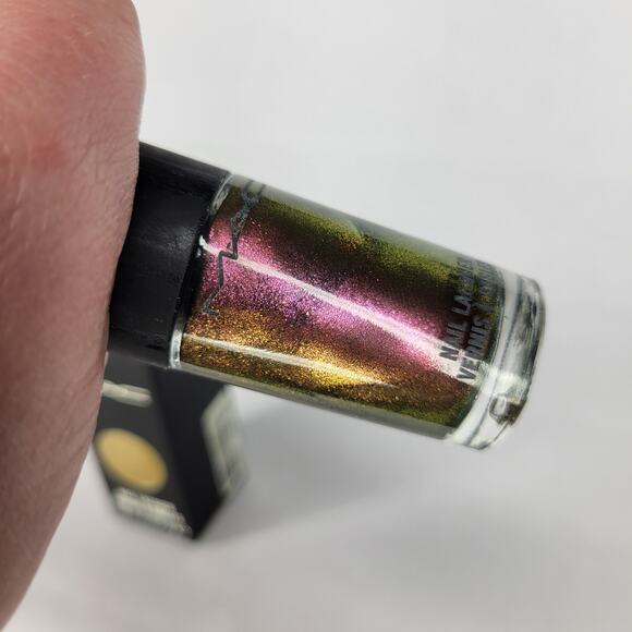 MAC Nail Lacquer "Mean & Green" Disney Villains Holographic Rainbow Duochrome - Picture 5 of 10